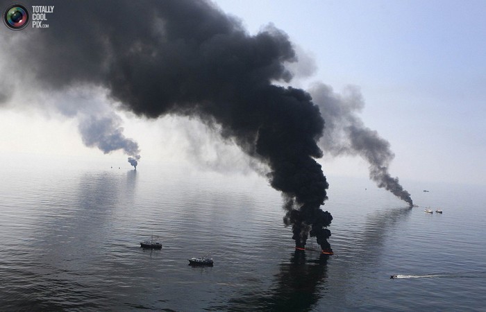  Smoke billows from a controlled burn of spilled oil off the Louisiana coast in the Gulf of Mexico coast line. [2010]