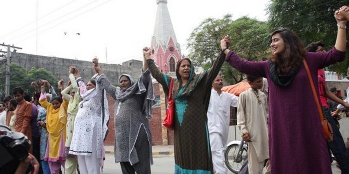  Pakistani Muslims form a human chain to protect Christians during Mass [2013] Source: The Express Tribune