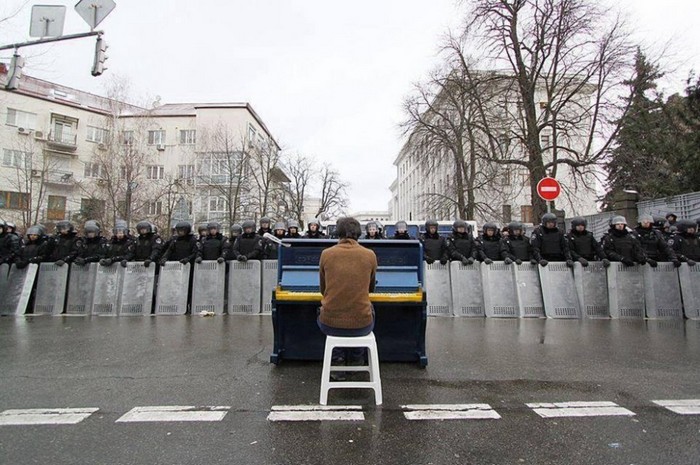  Markiyan Matsekh plays piano for police during the Ukranian revoloution. [2014] Source: Markiyan Matsekh